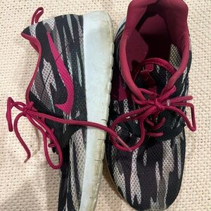 Nike Kids' Black and Pink Camouflage Sneakers